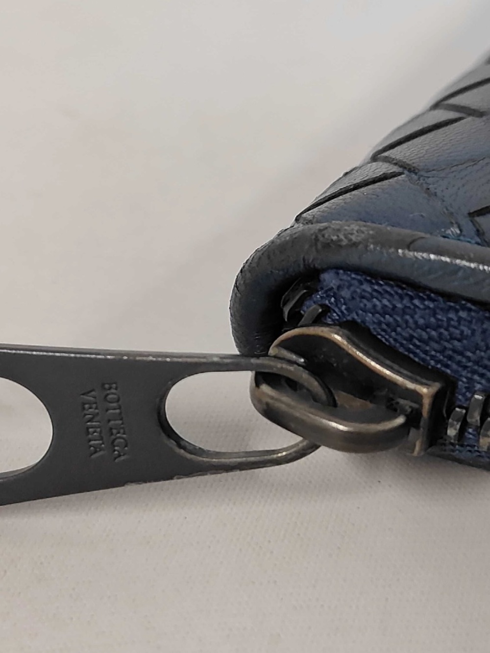 Bottega Veneta Blue Intrecciato Leather Zip Around Wallet - Picture 5 of 8